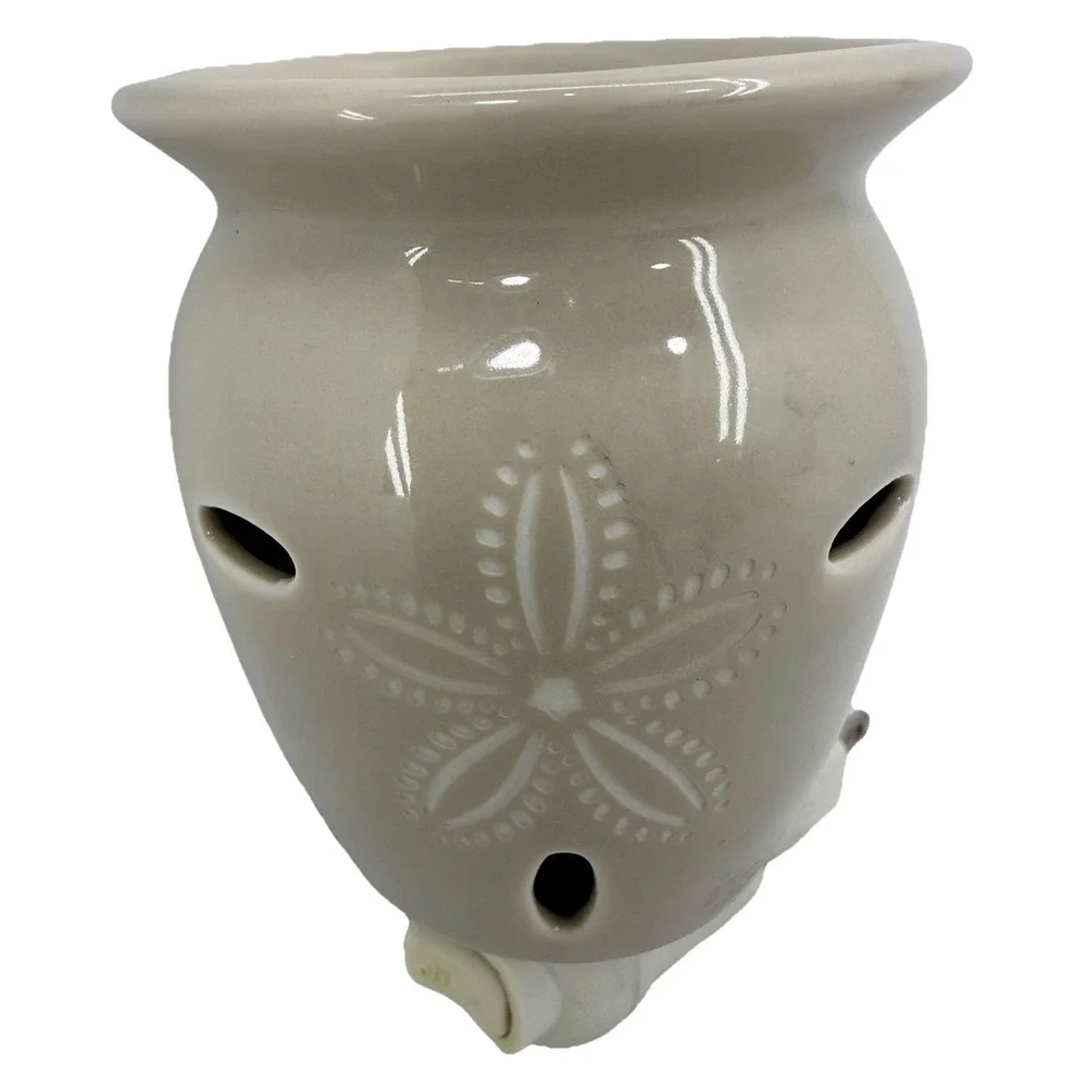 Scentsy Plug-In Wax Warmer Sand Dollar Nightlight Beach Nautical Cream White EUC